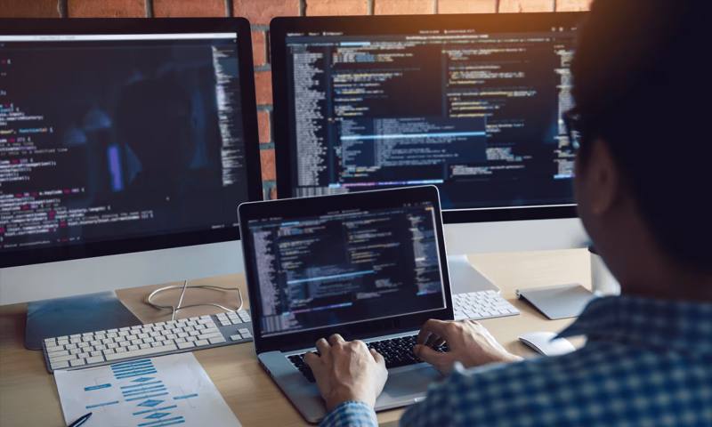数据科学选型:R与Python如何赋能郧西县网站建设?